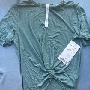 lululemon crescent tee *veil size 4